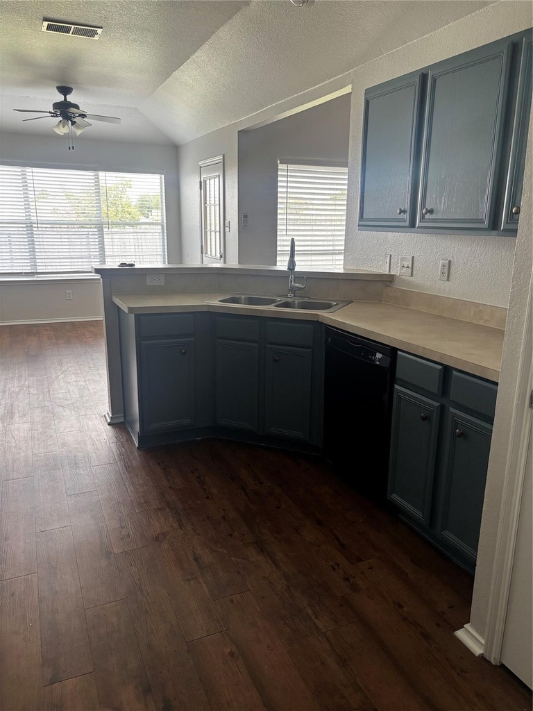 1321 Yukon - Photo 3