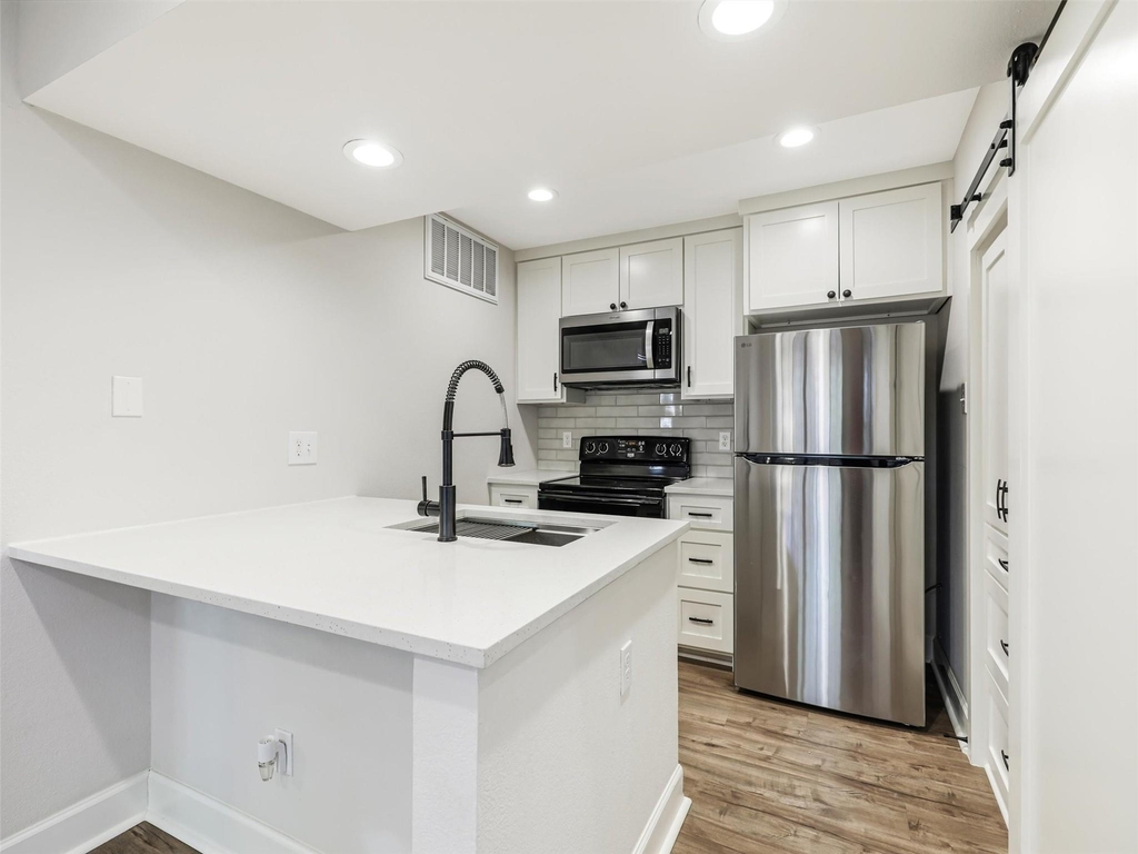 449 Harris Street - Photo 8