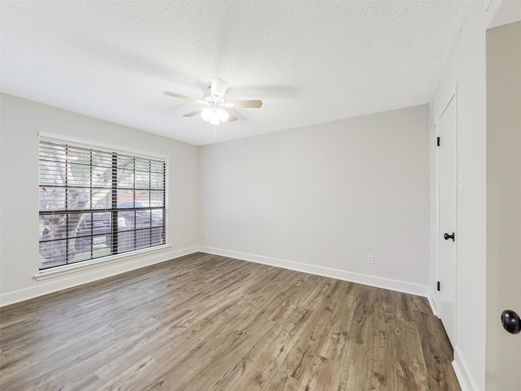449 Harris Street - Photo 11