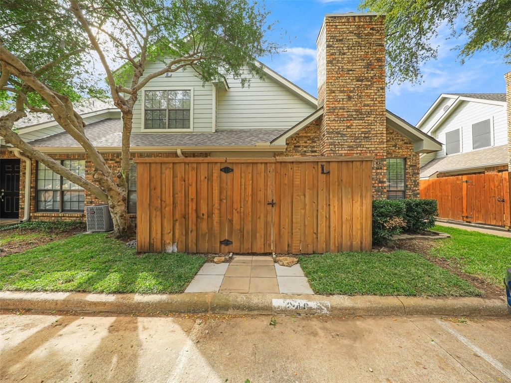 449 Harris Street - Photo 0