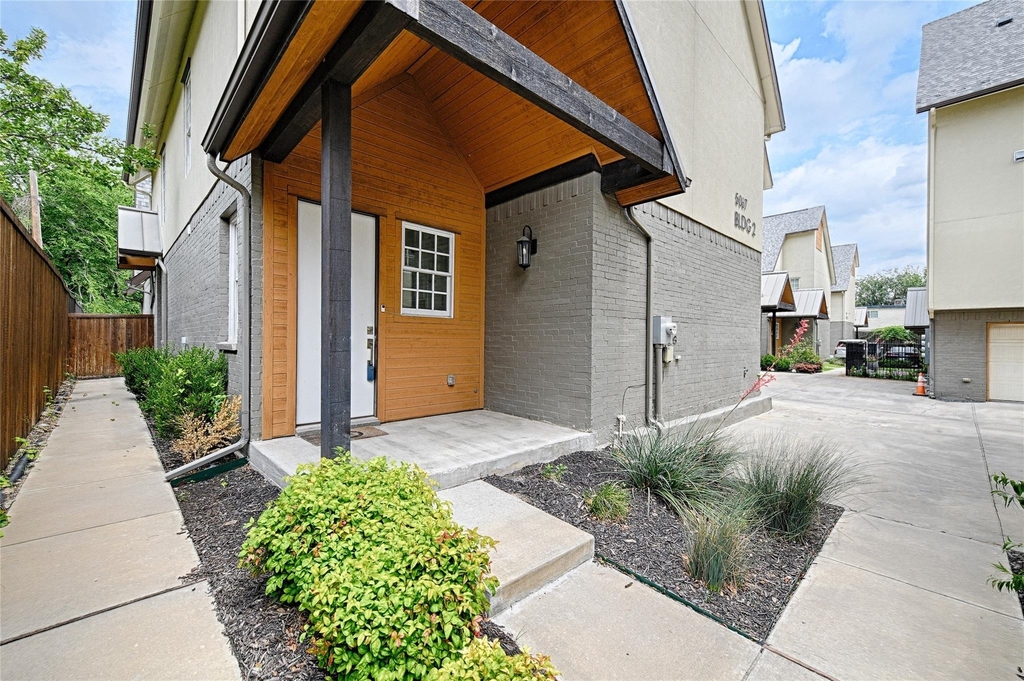 5067 Gaston Avenue - Photo 10
