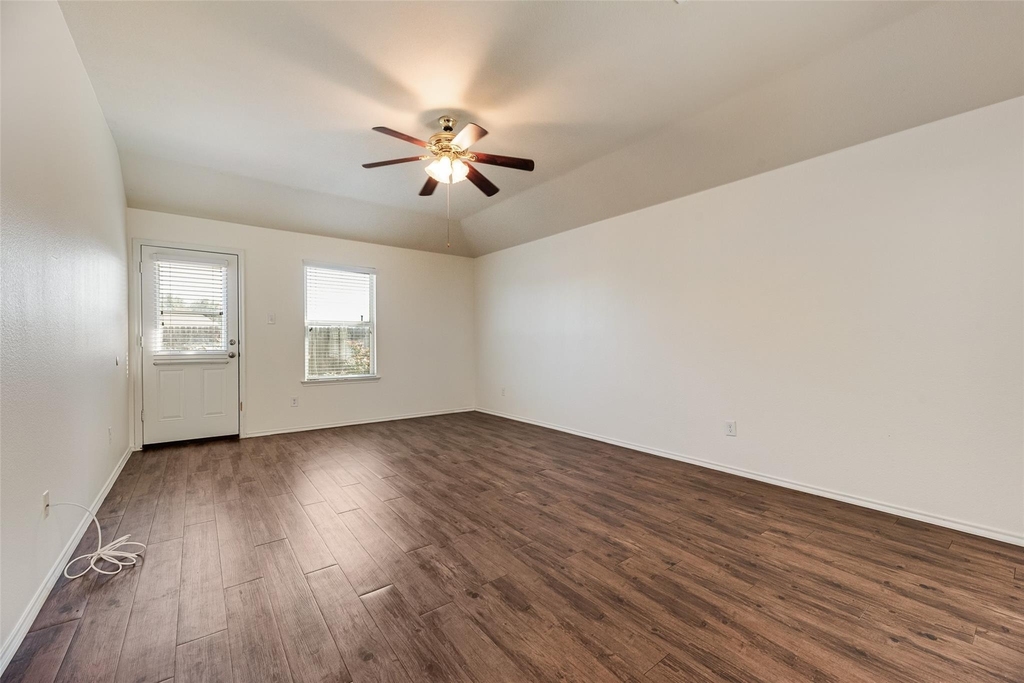 1405 Pampa Grass Drive - Photo 9