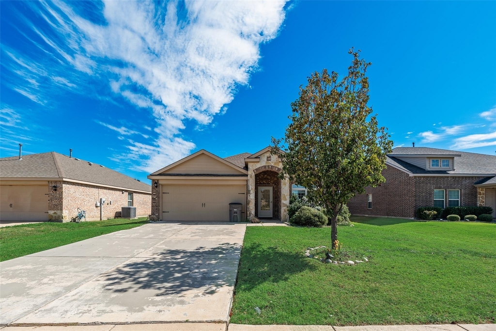 1405 Pampa Grass Drive - Photo 2