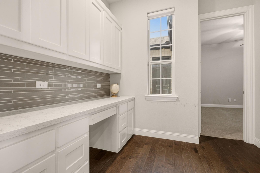 1014 Devonshire Drive - Photo 4