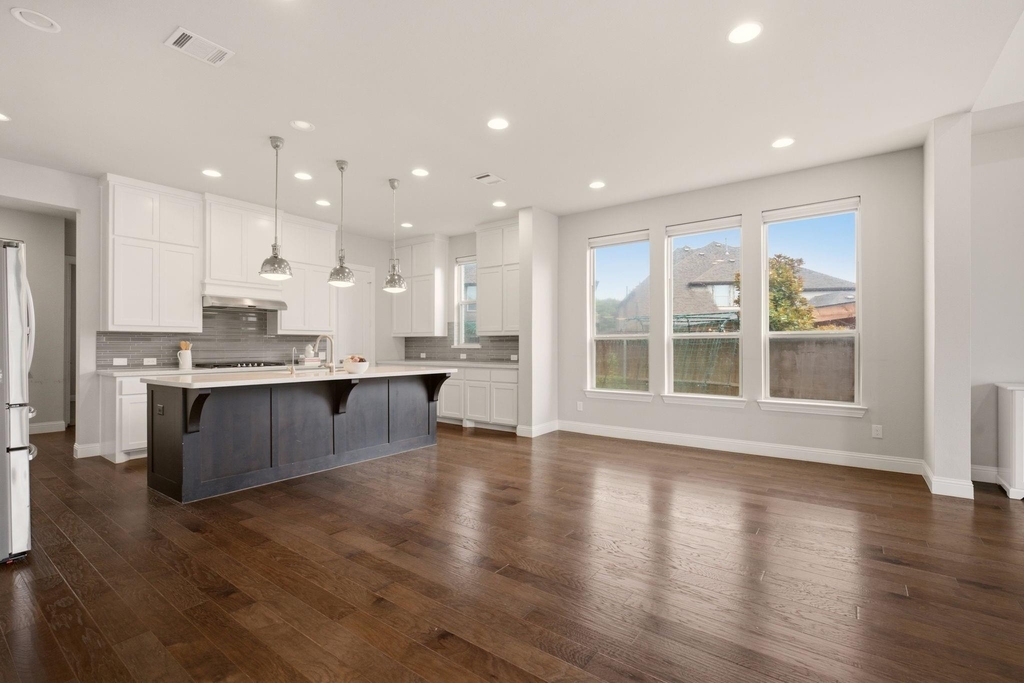 1014 Devonshire Drive - Photo 3