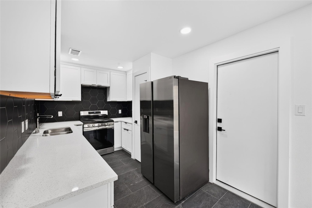 2925 Allister Street - Photo 7
