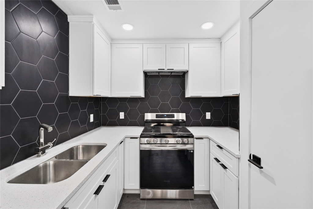 2925 Allister Street - Photo 9