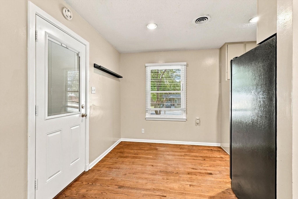 204 University Drive - Photo 8