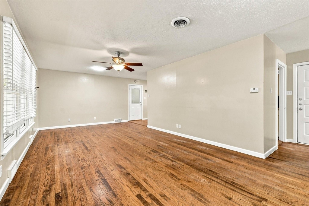 204 University Drive - Photo 5