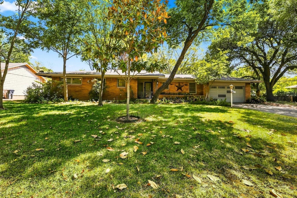 204 University Drive - Photo 2