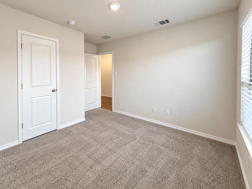 147 Mapleoak Drive - Photo 2