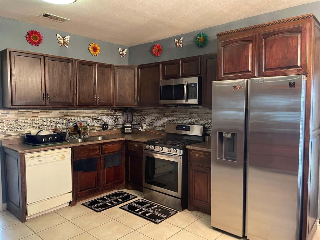 800 N Walnut Street - Photo 2