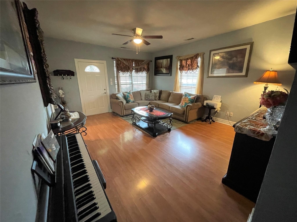 800 N Walnut Street - Photo 6