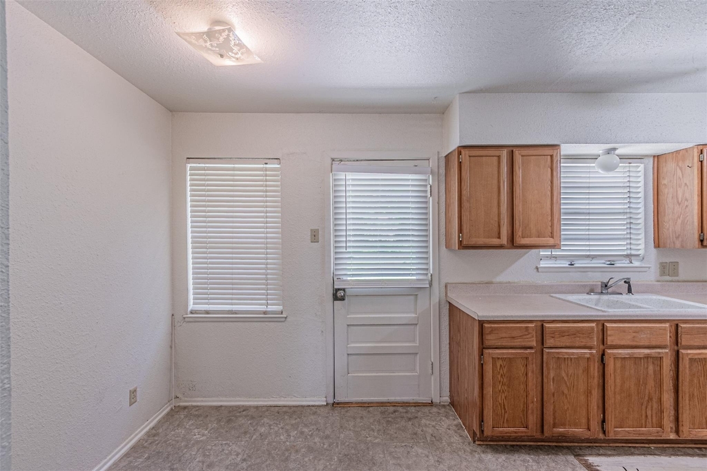 2529 Albemarle Drive - Photo 2