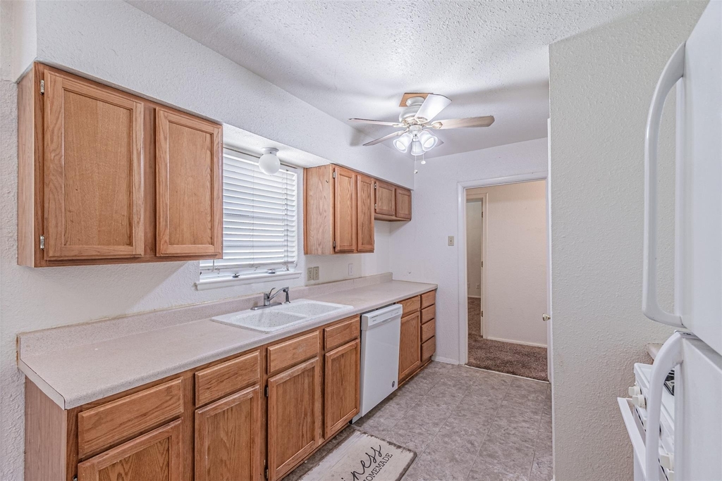 2529 Albemarle Drive - Photo 4