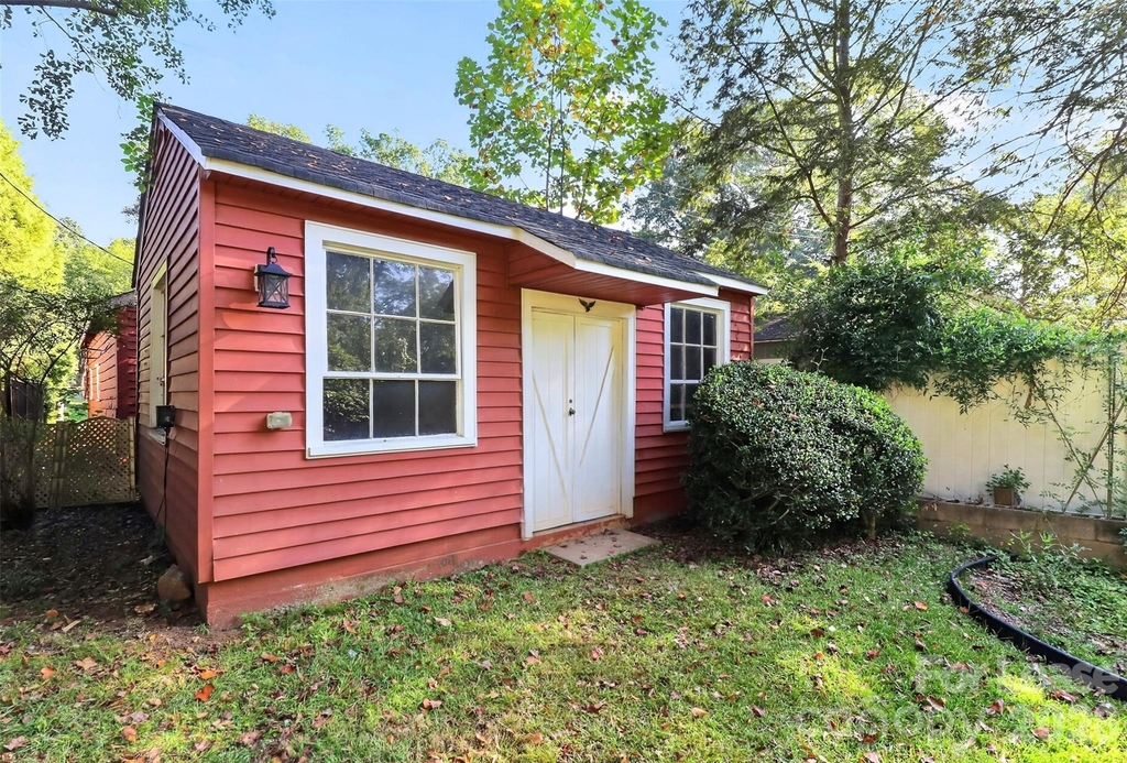 130 W Oak Street - Photo 16