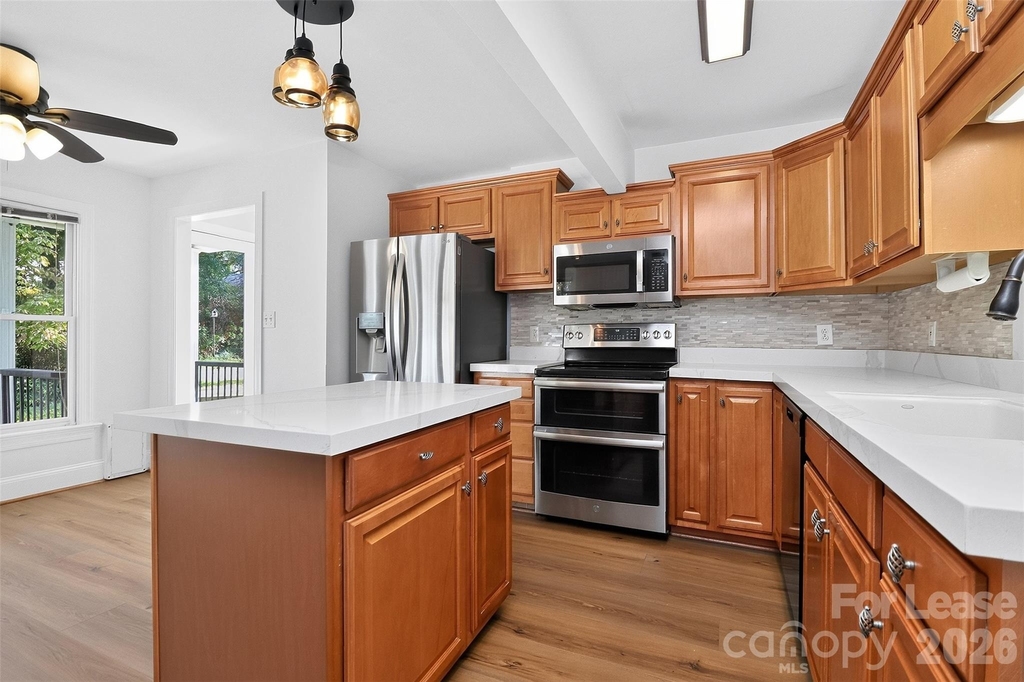 130 W Oak Street - Photo 4