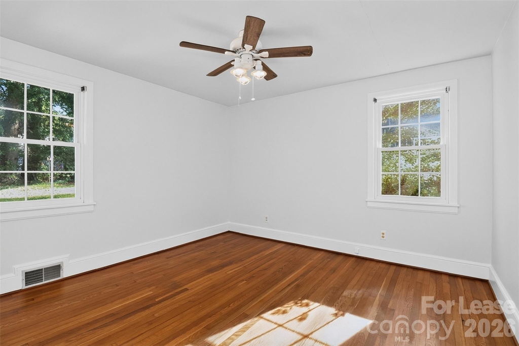 130 W Oak Street - Photo 12