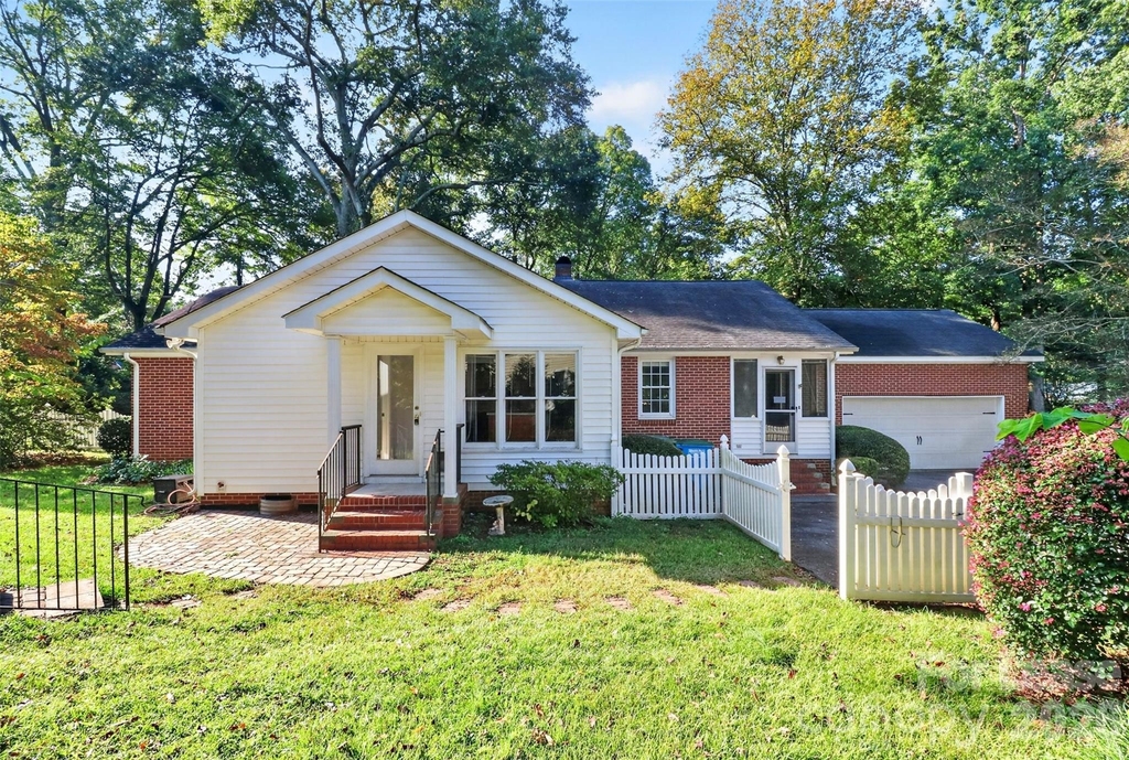 130 W Oak Street - Photo 17