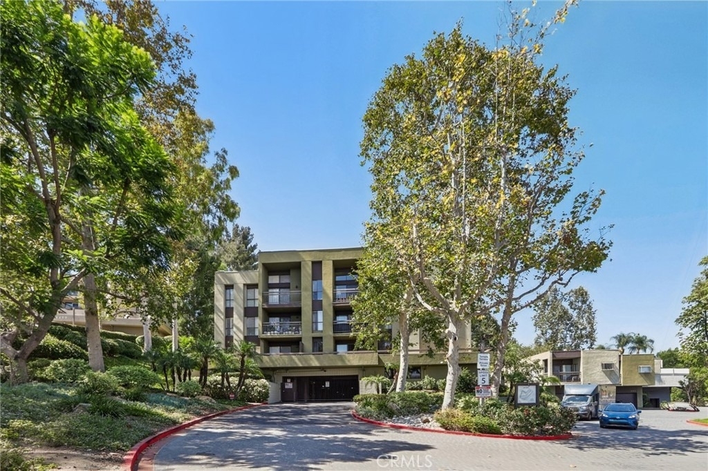 898 Temple Terrace - Photo 0