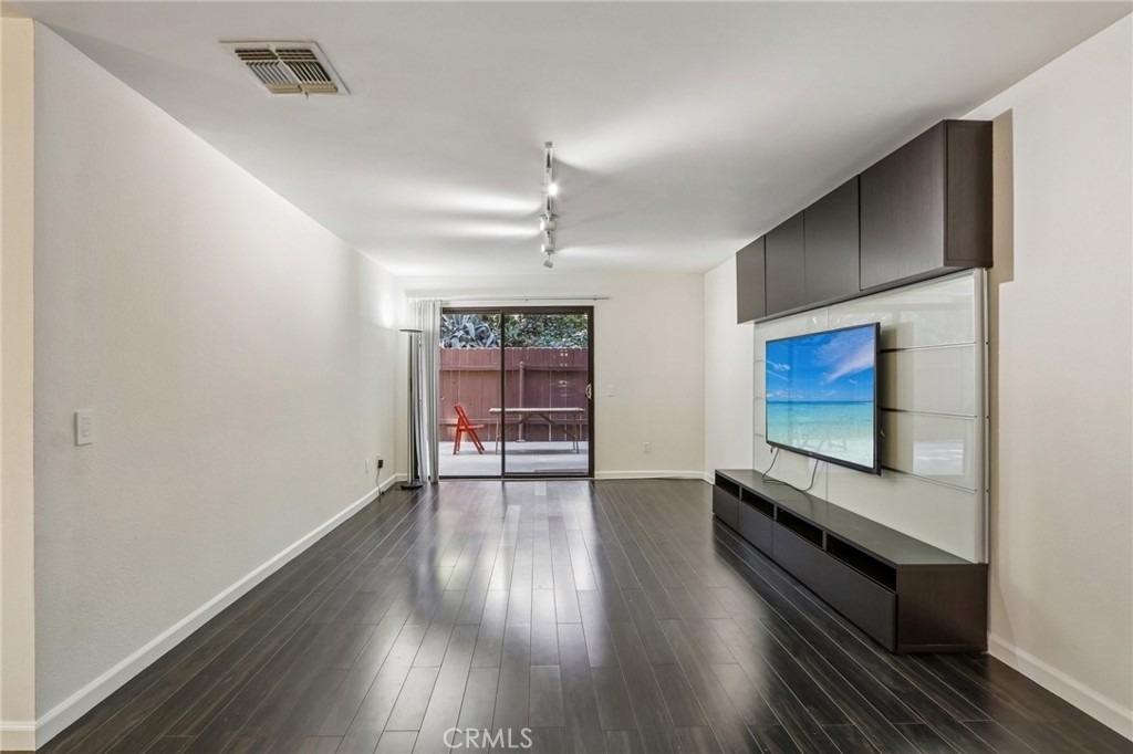 898 Temple Terrace - Photo 4