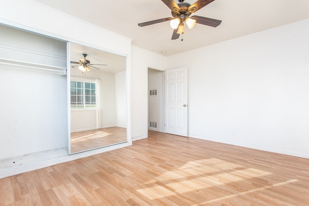 504 W Queen Street - Photo 12