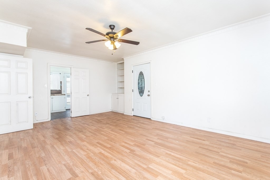 504 W Queen Street - Photo 2