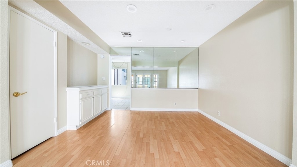 7422 Hazeltine Avenue - Photo 6