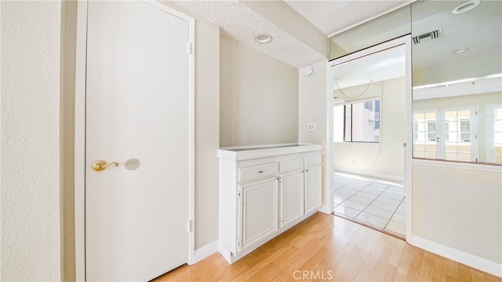 7422 Hazeltine Avenue - Photo 7