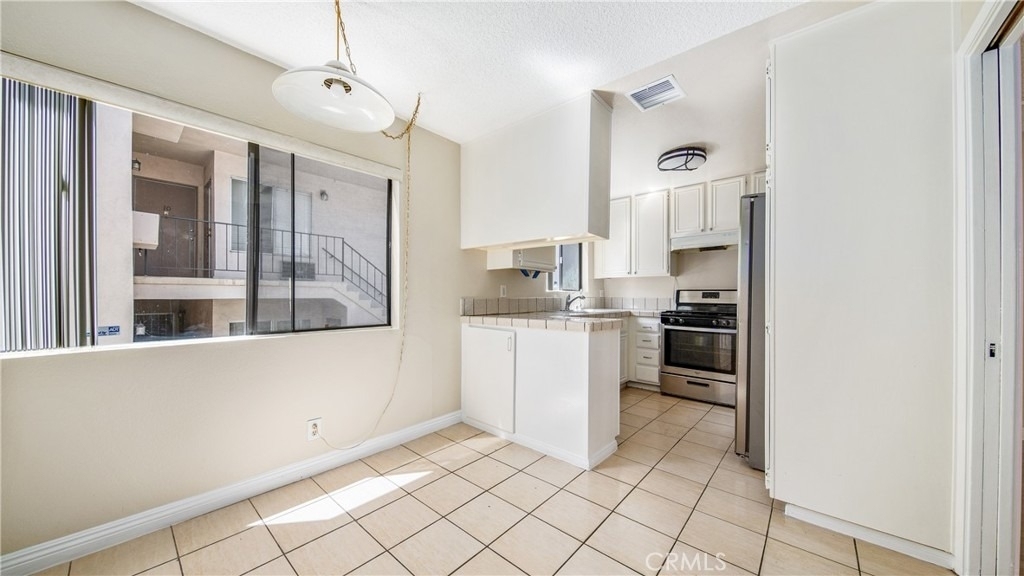 7422 Hazeltine Avenue - Photo 9