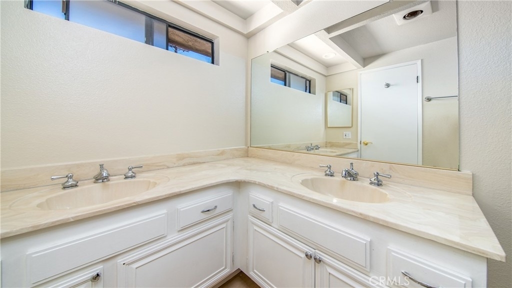 7422 Hazeltine Avenue - Photo 19