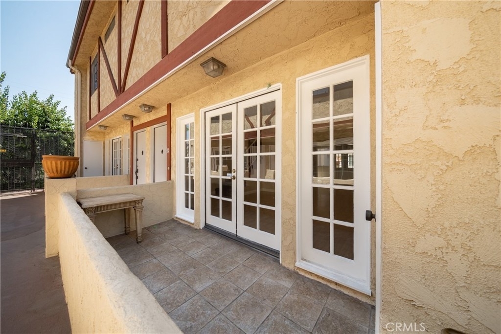 7422 Hazeltine Avenue - Photo 3