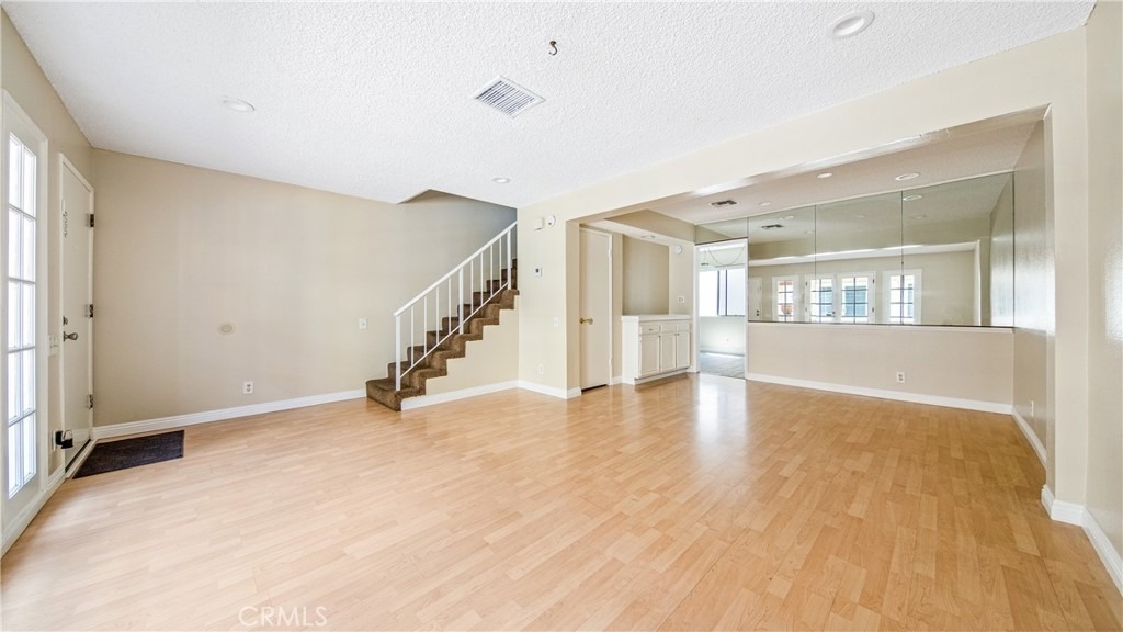 7422 Hazeltine Avenue - Photo 5