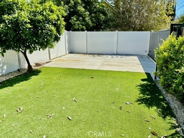 7919 Bothwell - Photo 0