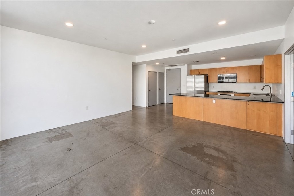 285 W 6th Street - Photo 7
