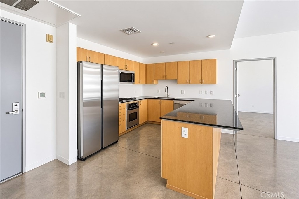 285 W 6th Street - Photo 3