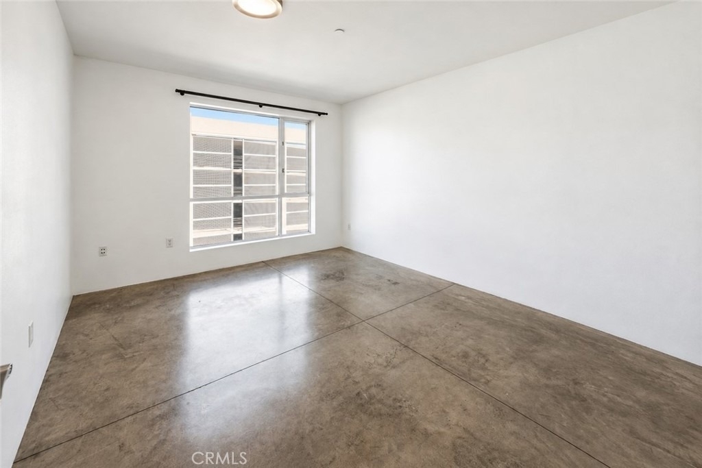285 W 6th Street - Photo 16
