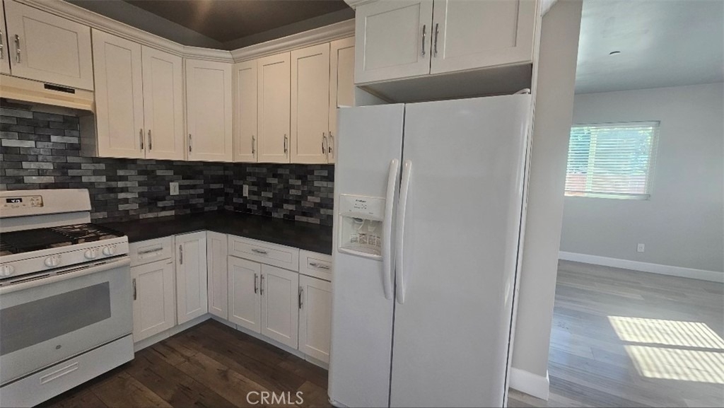 122 W 55th - Photo 9