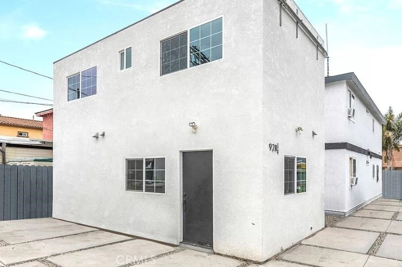 928 E 57th - Photo 0