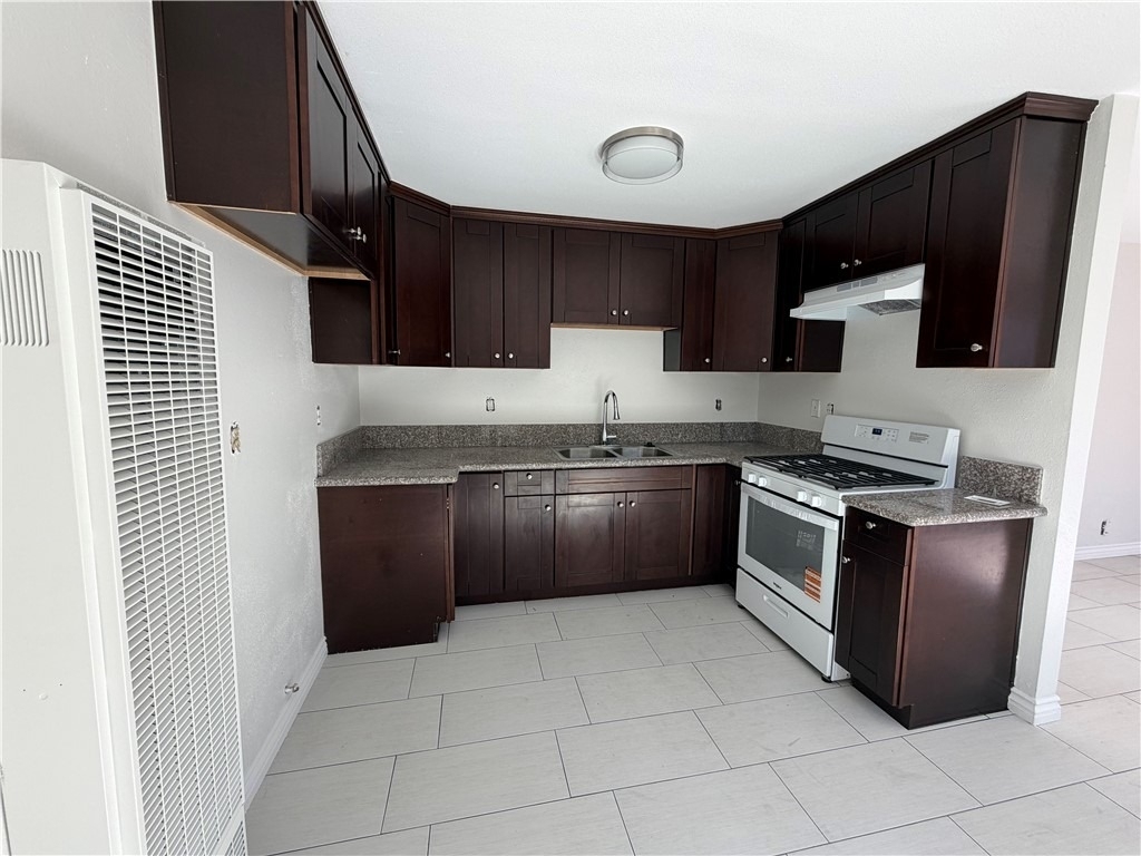 2052 Lewis - Photo 2