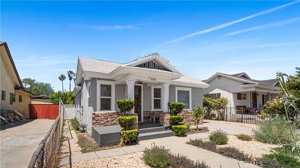 1849 W 38th Street - Photo 2