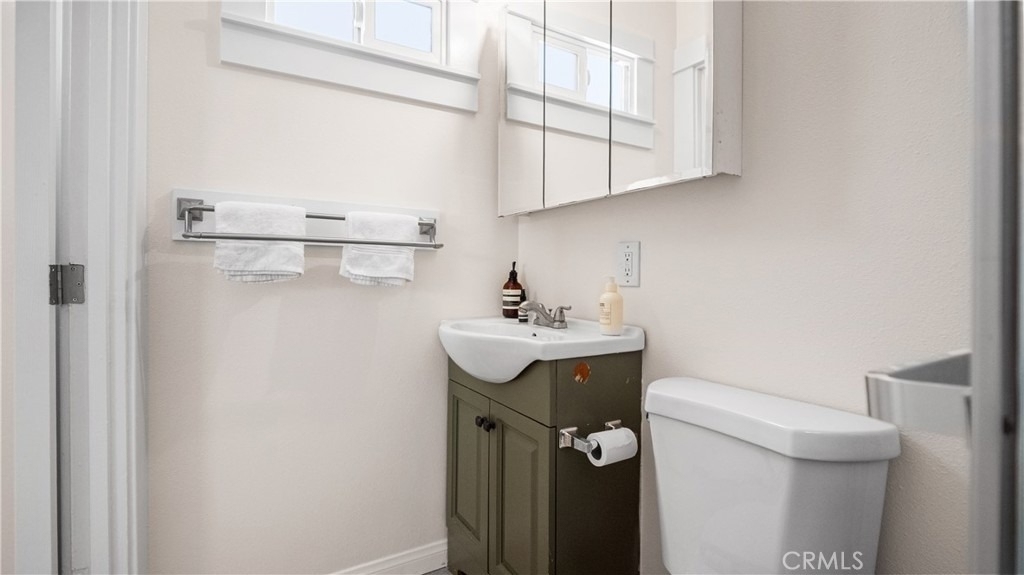 1849 W 38th Street - Photo 18
