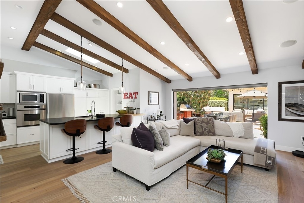527 Seaward Road - Photo 0