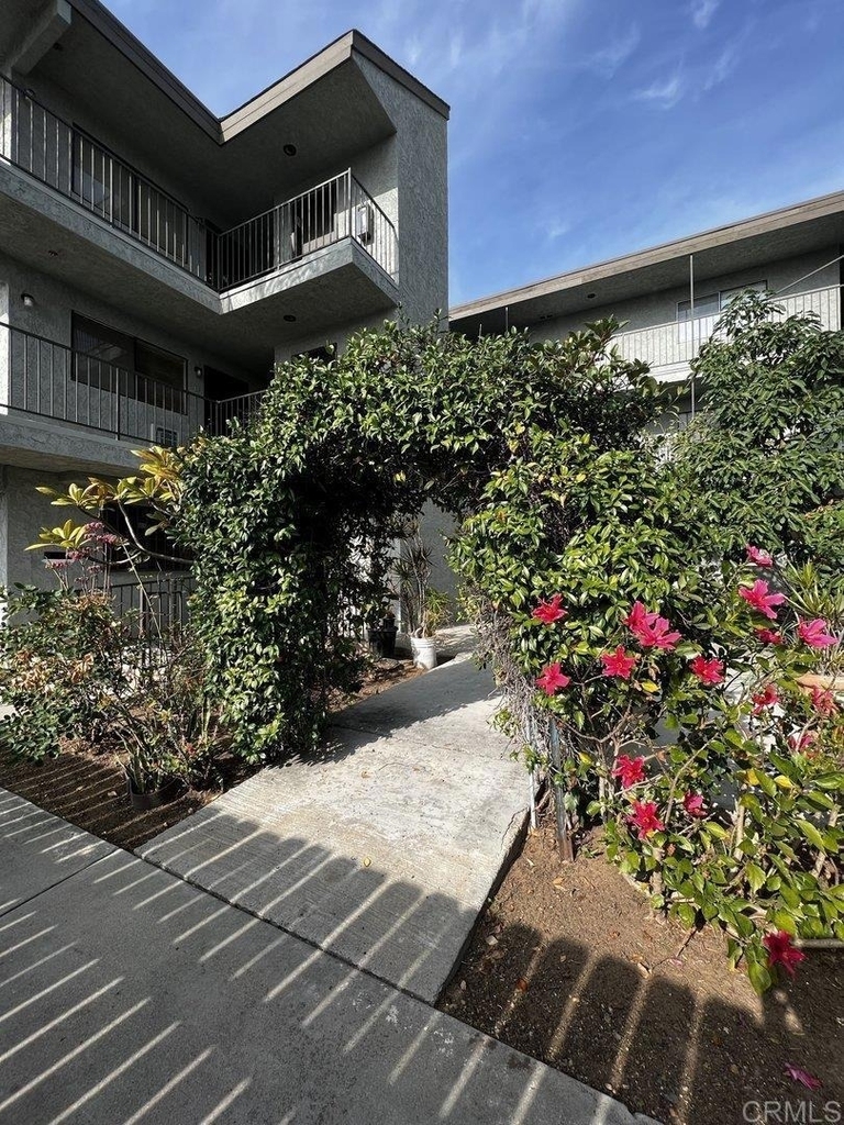 4120 Estrella Ave - Photo 0