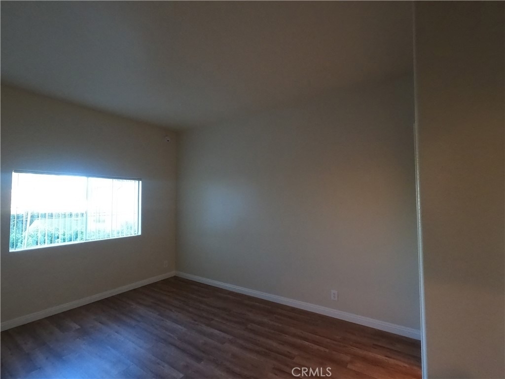 5060 Kester Avenue - Photo 5