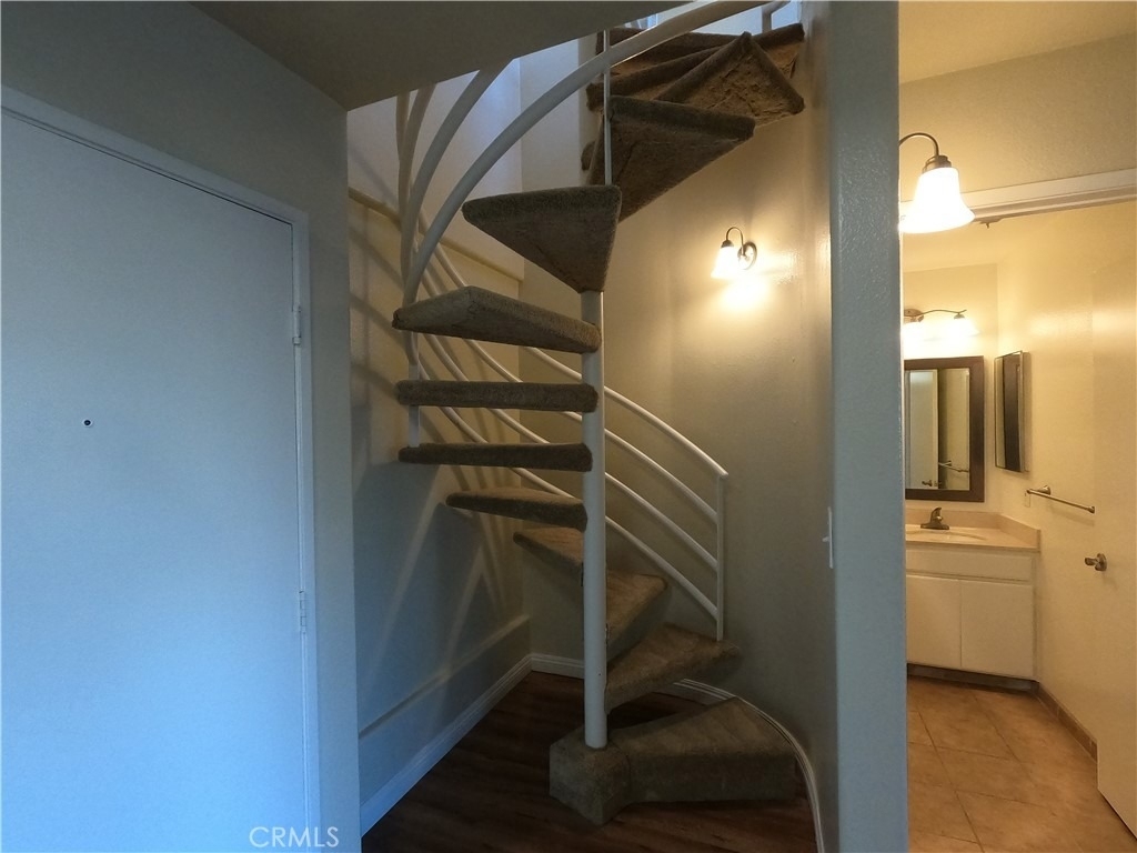 5060 Kester Avenue - Photo 19