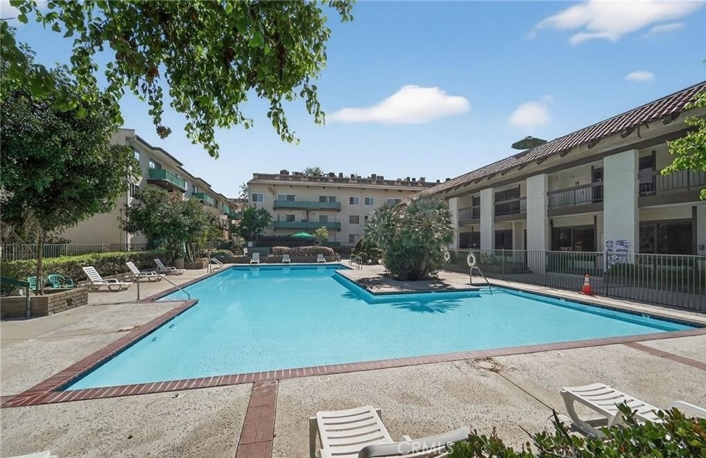 5460 White Oak - Photo 0