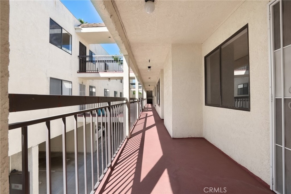 814 E Windsor Road - Photo 2