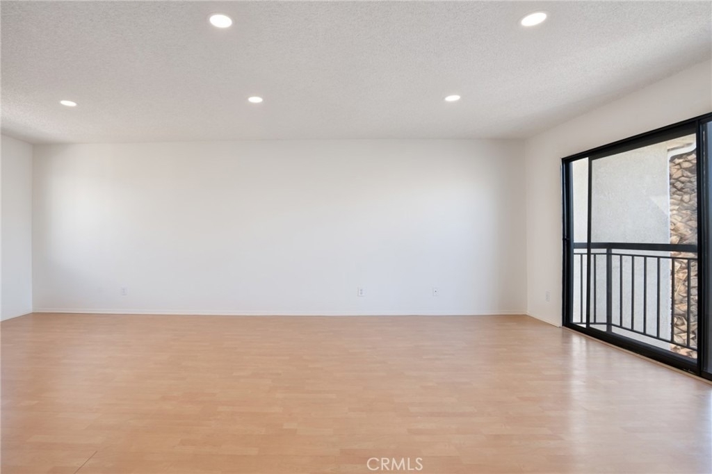 814 E Windsor Road - Photo 9