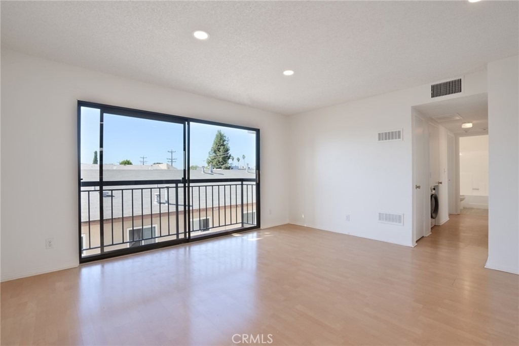 814 E Windsor Road - Photo 6